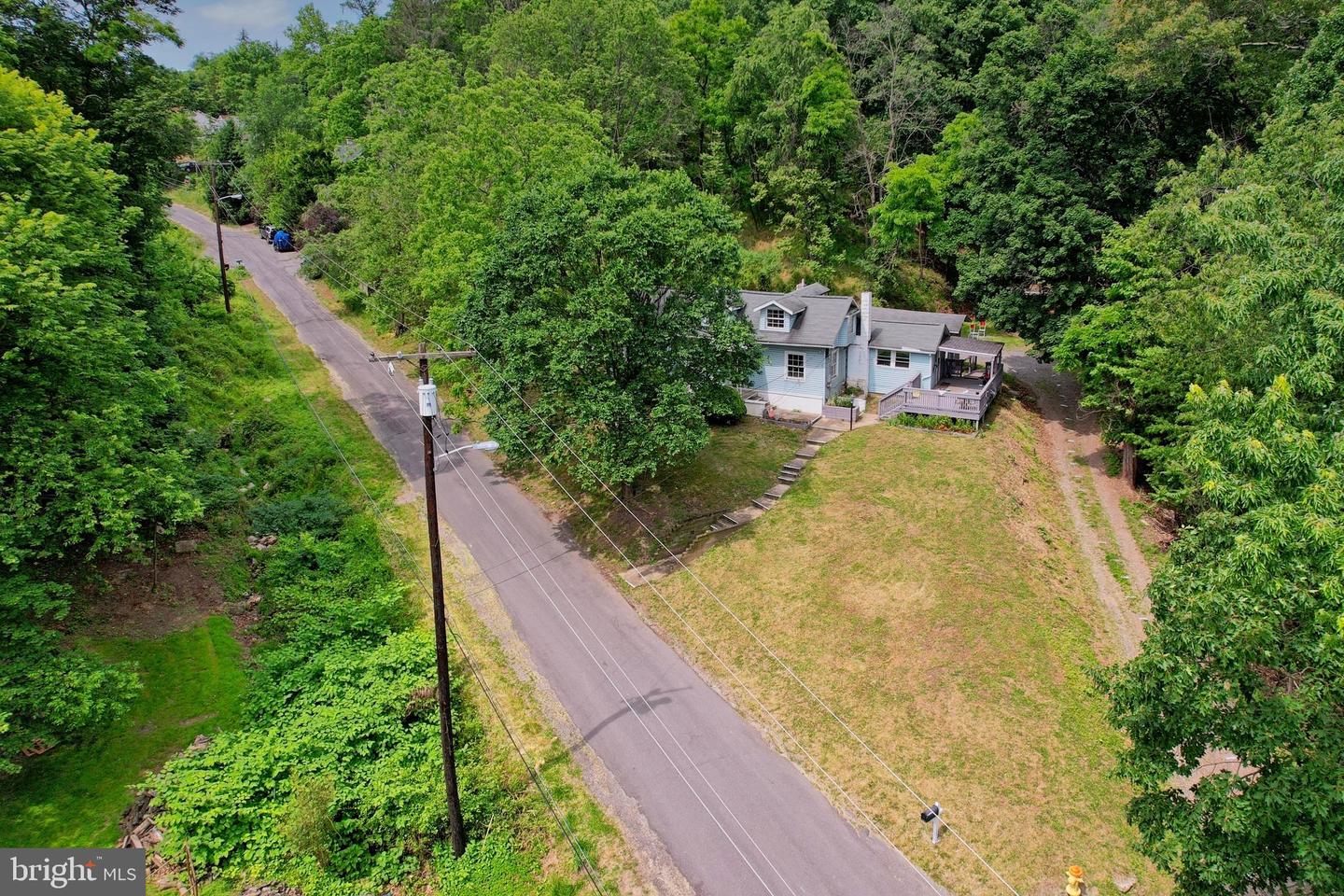 302 Wills Creek Ave Property Photo 3
