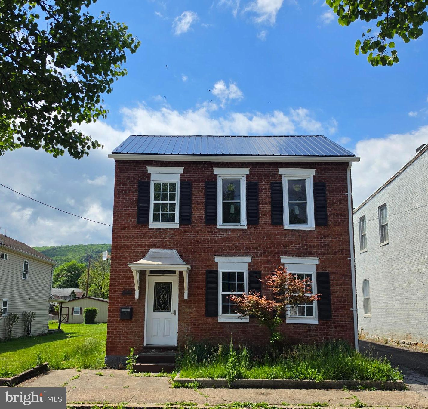 216 Valley St Property Photo 1