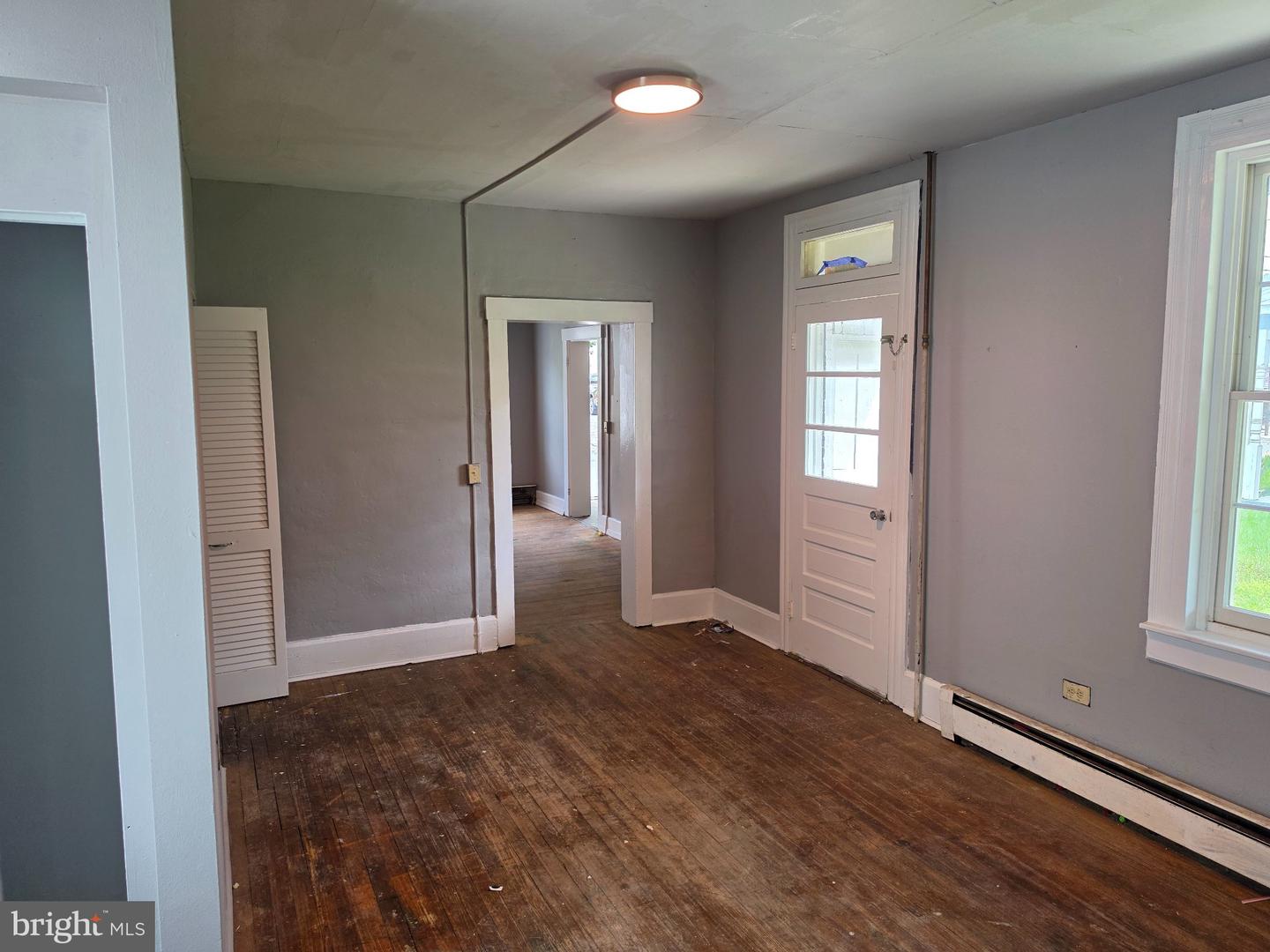 216 Valley St Property Photo 6