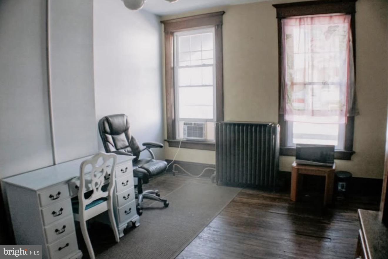 39 S Broadway St Property Photo 3