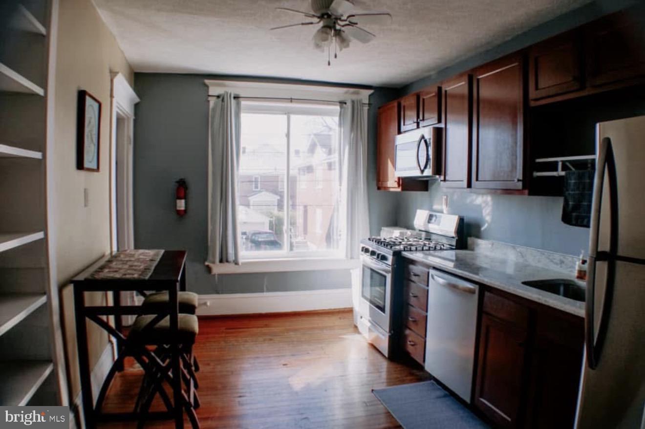 39 S Broadway St Property Photo 9