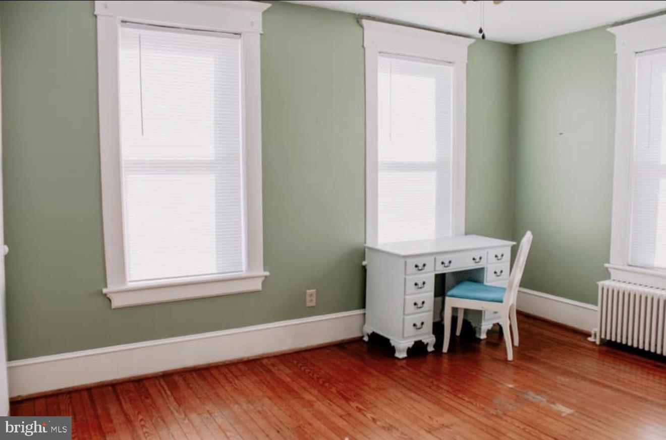 39 S Broadway St Property Photo 14