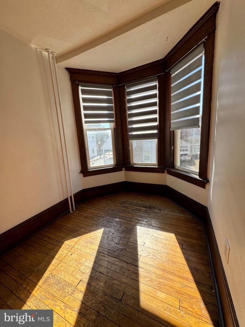 39 S Broadway St Property Photo 32