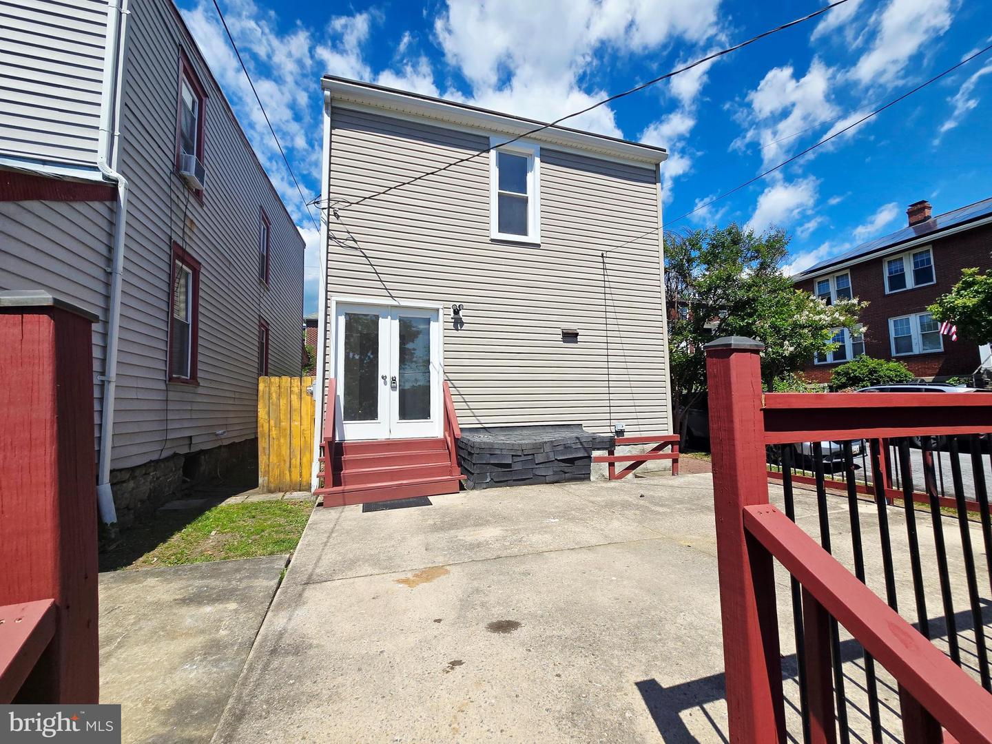 229 Carroll St Property Photo 2