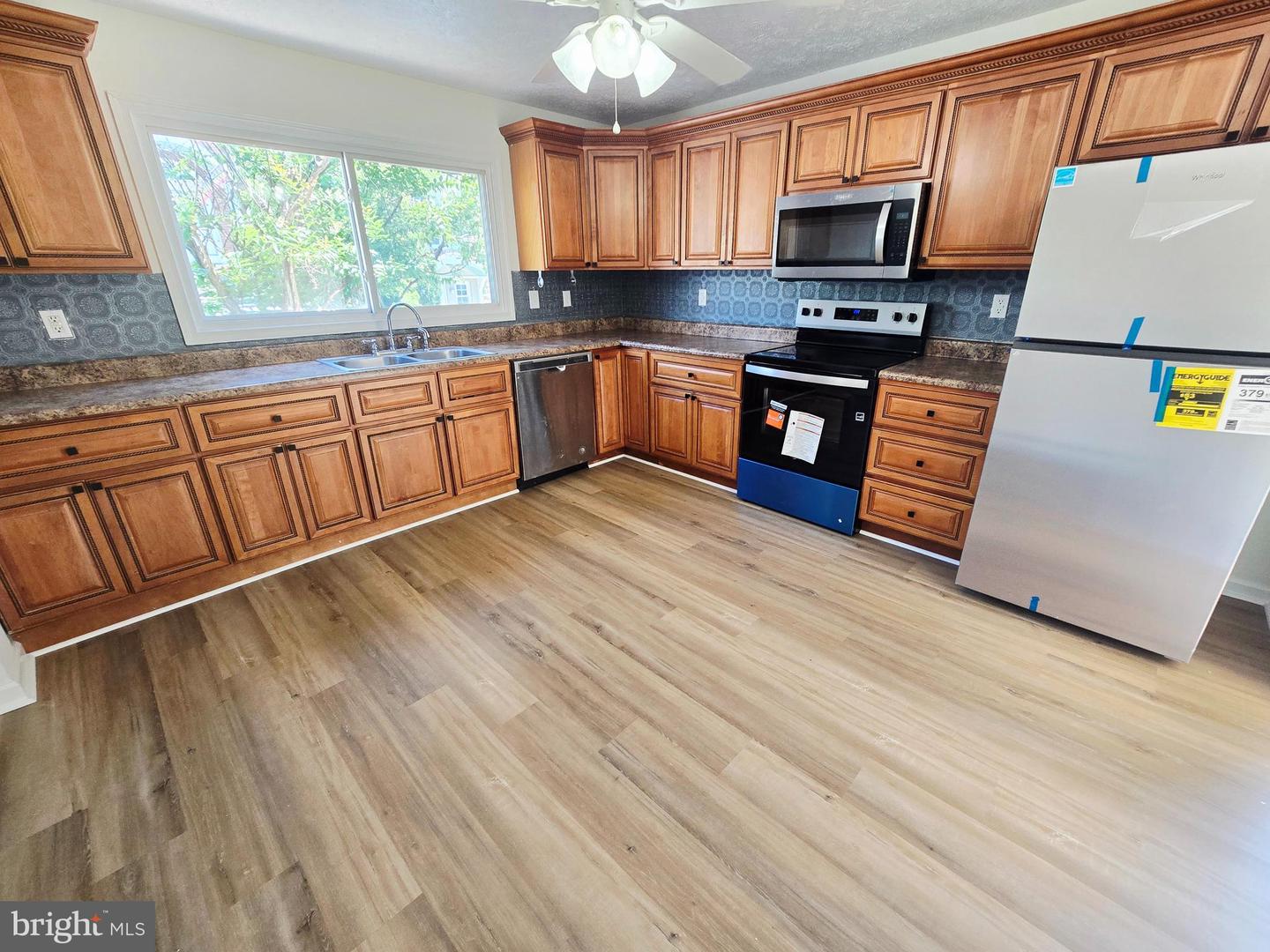 229 Carroll St Property Photo 7