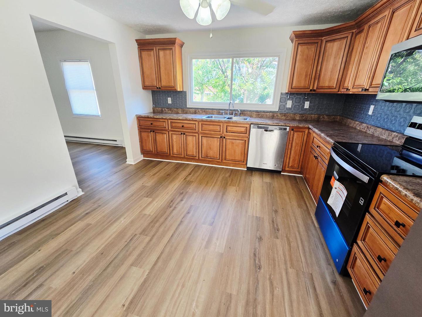 229 Carroll St Property Photo 8