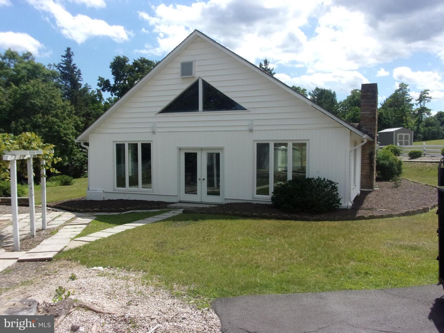 264 Armstrong Ave Property Photo 16