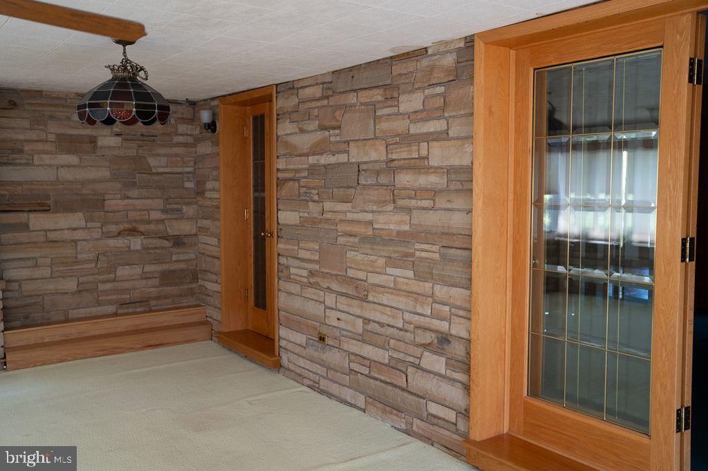 264 Armstrong Ave Property Photo 18