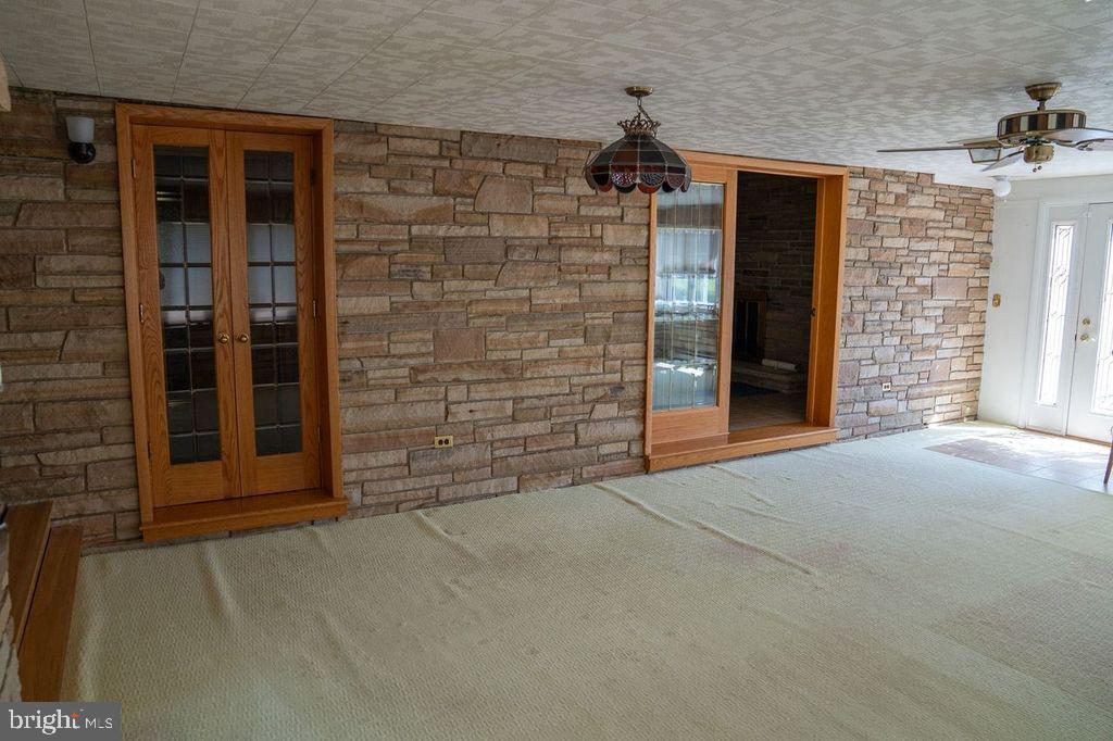 264 Armstrong Ave Property Photo 19