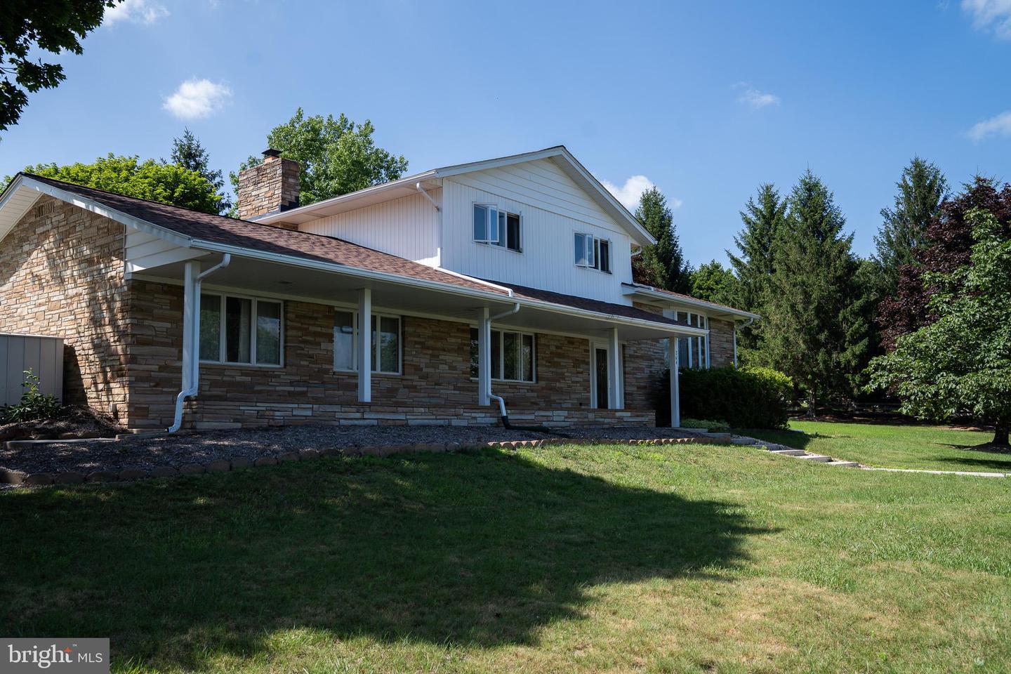 264 Armstrong Ave Property Photo 85