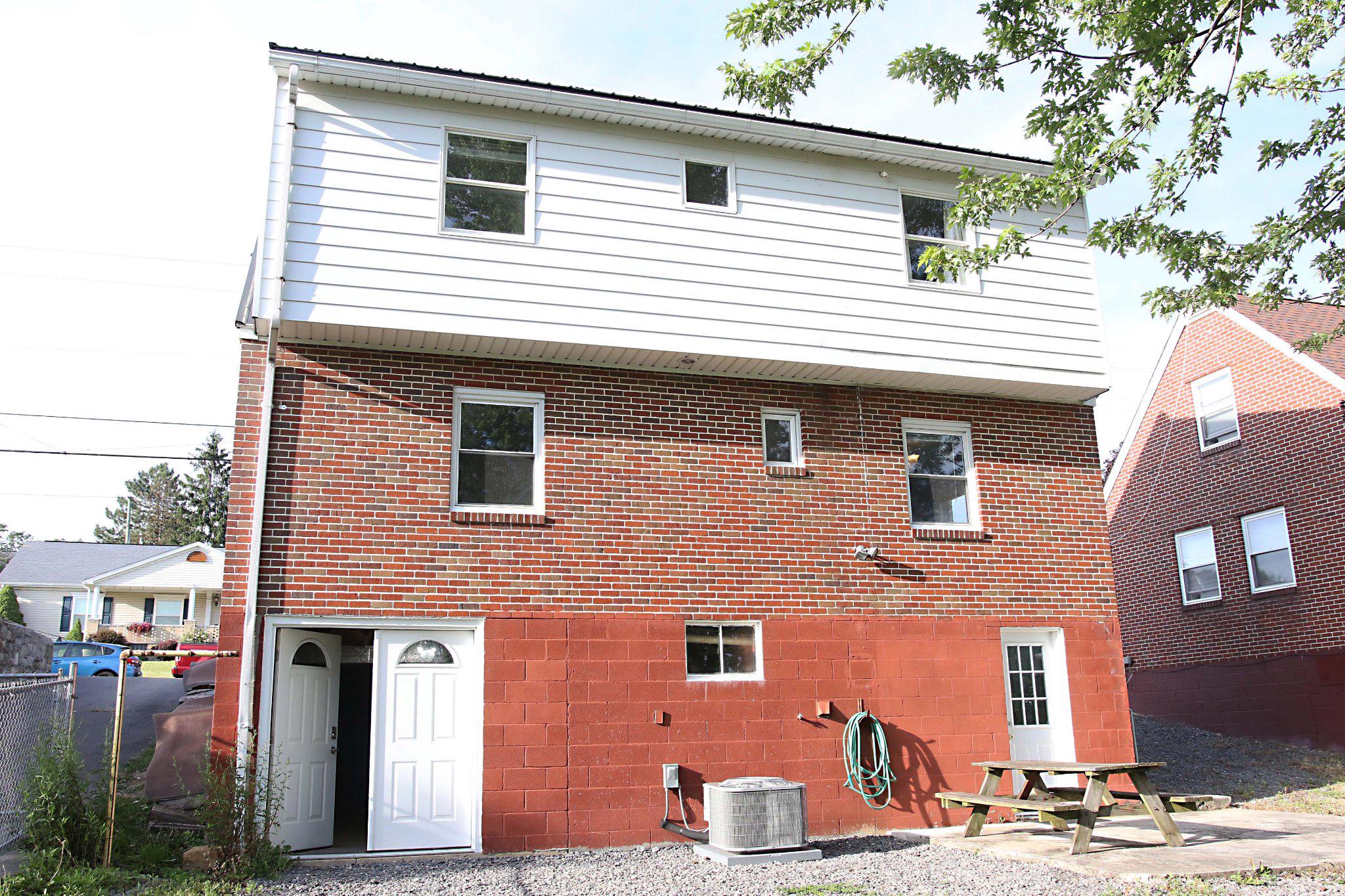165 Washington St Property Photo 28