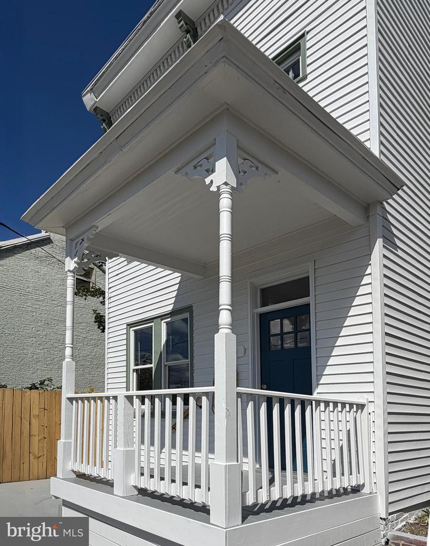 708 Elm St Property Photo 2