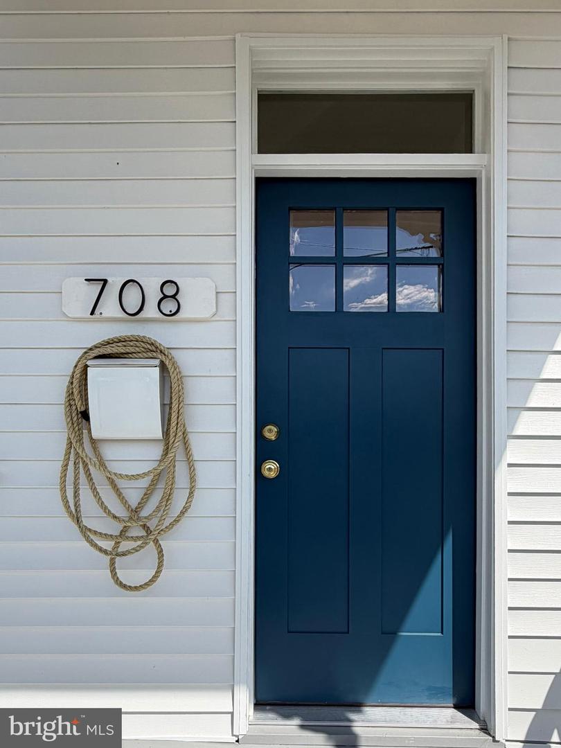 708 Elm St Property Photo 4