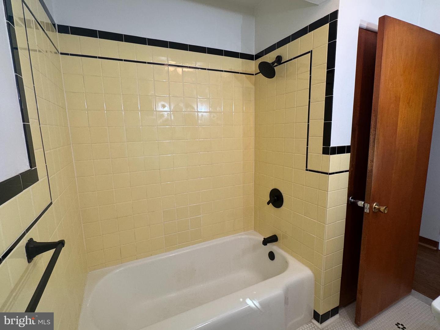 1014 Kent Ave Property Photo 7