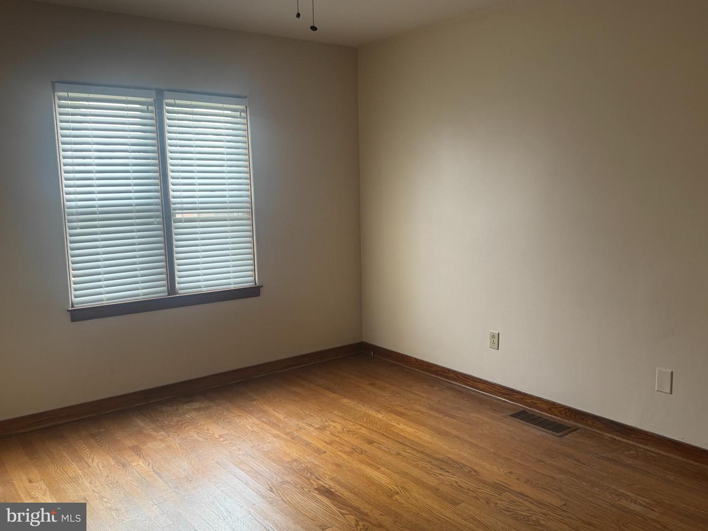 1014 Kent Ave Property Photo 8