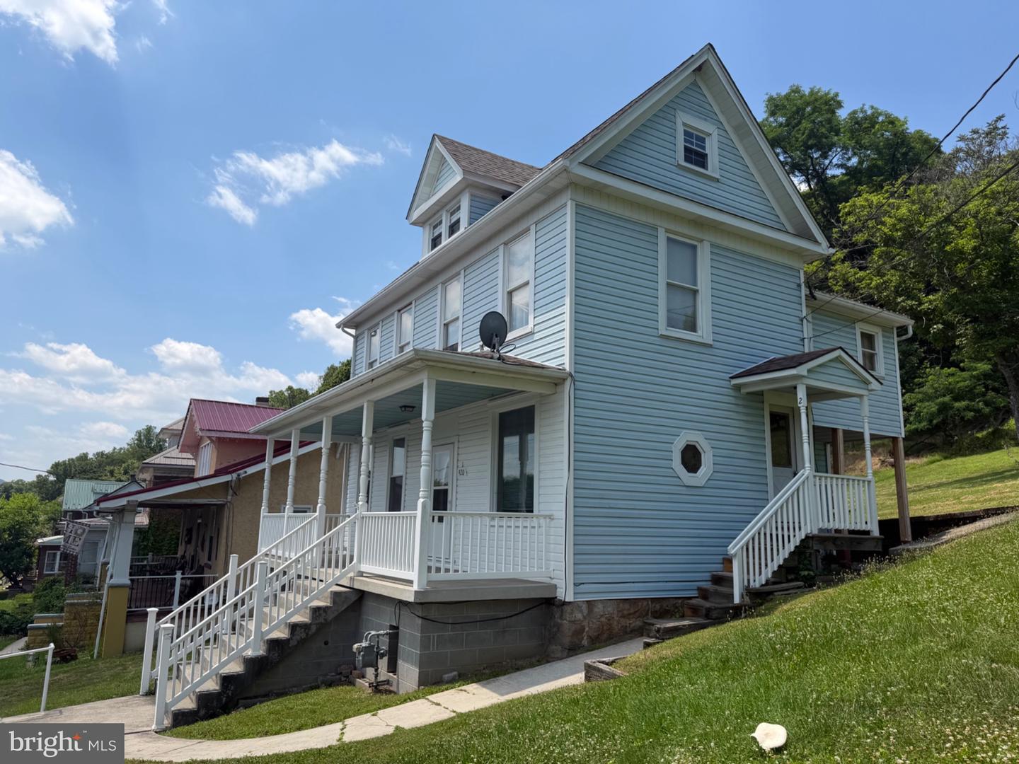 920 Bedford St Property Photo 3