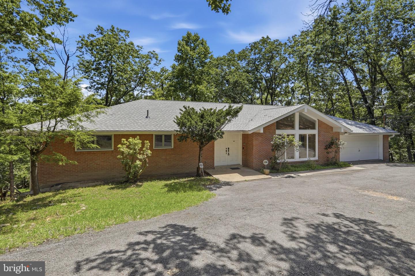 935 Dingle Park Dr Property Photo 2