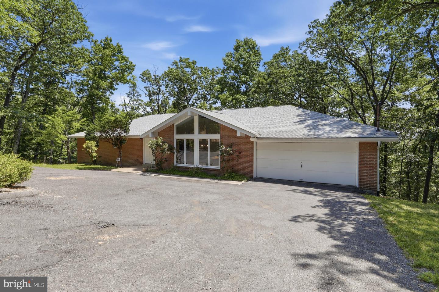 935 Dingle Park Dr Property Photo 3