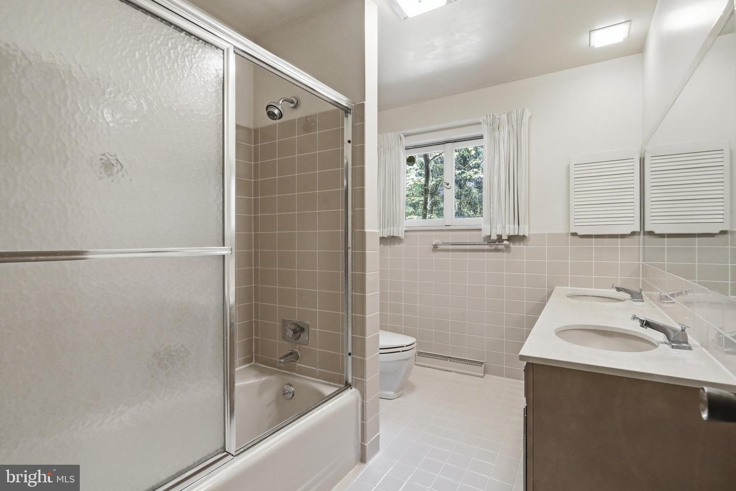 935 Dingle Park Dr Property Photo 36