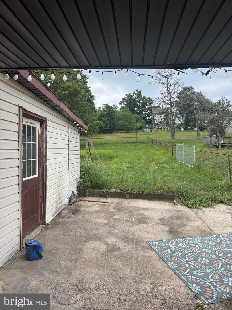 122 Walnut St Property Photo 4
