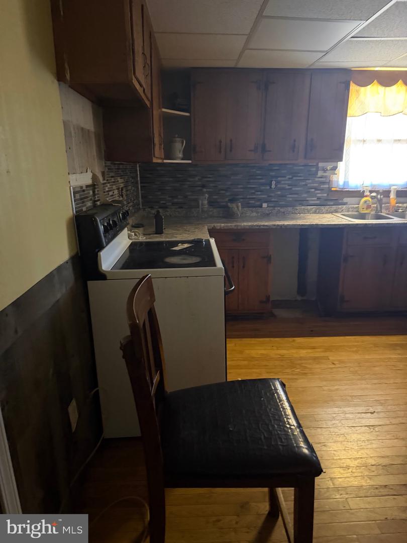 122 Walnut St Property Photo 7