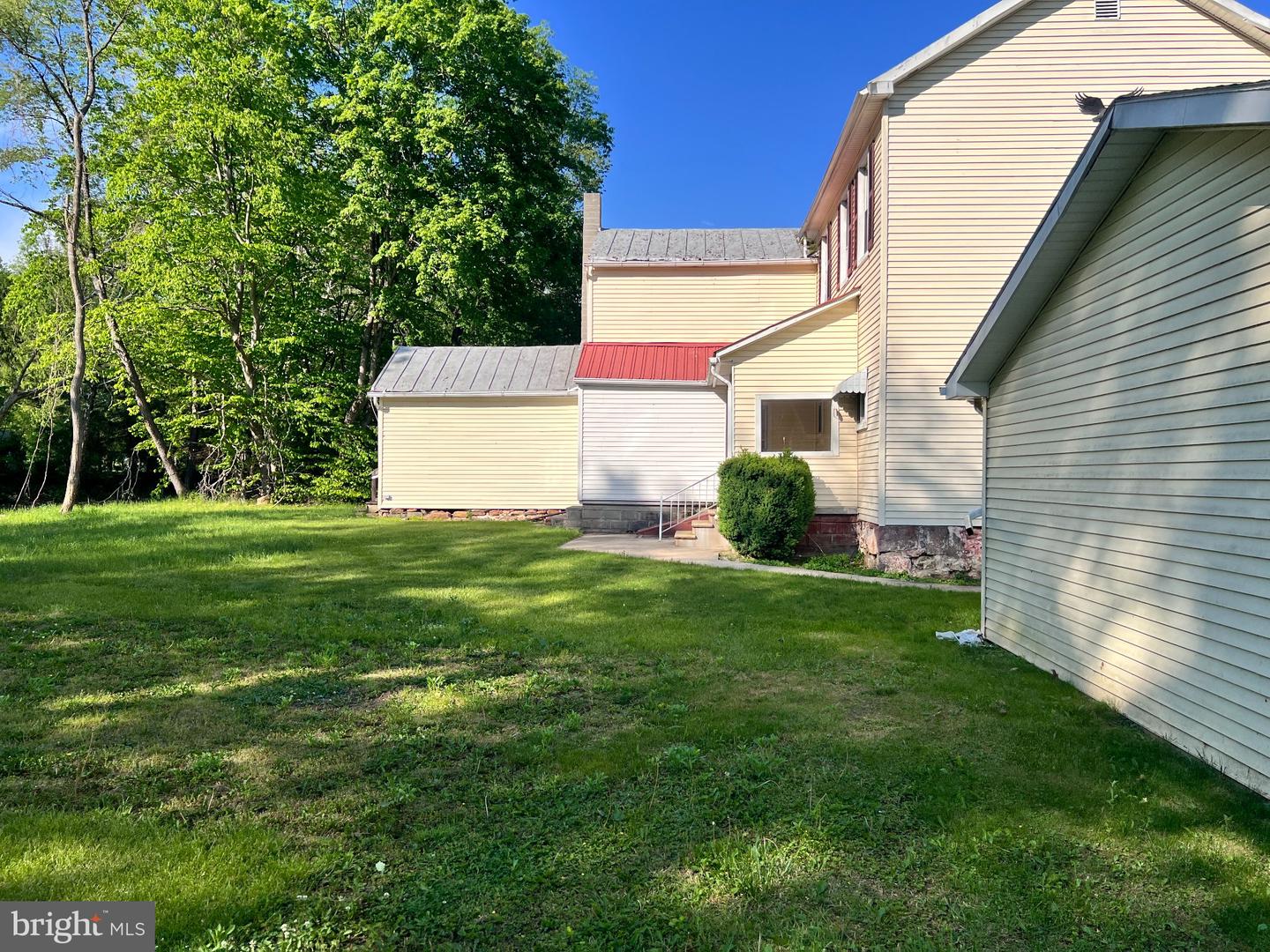 18705 Temperance Row Property Photo 2