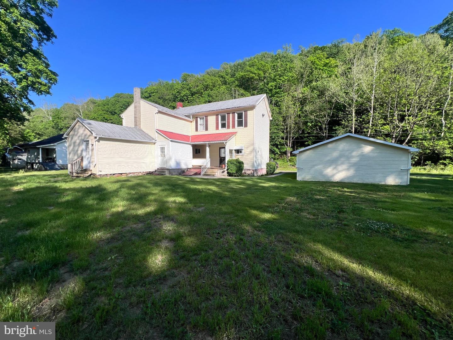 18705 Temperance Row Property Photo 3
