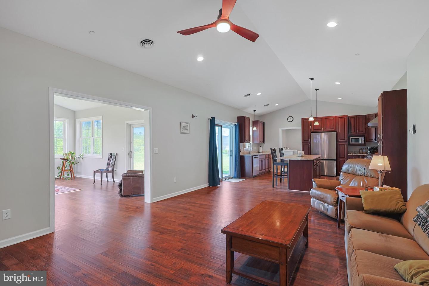 93 Candlewick Ct Property Photo 4