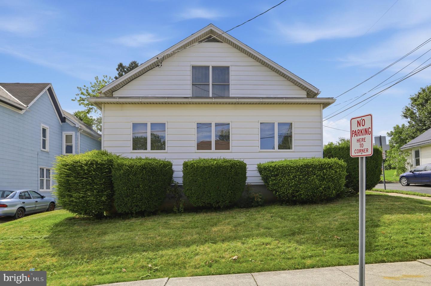 86 Oak St Property Photo 4