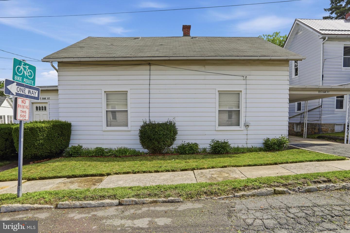 86 Oak St Property Photo 5
