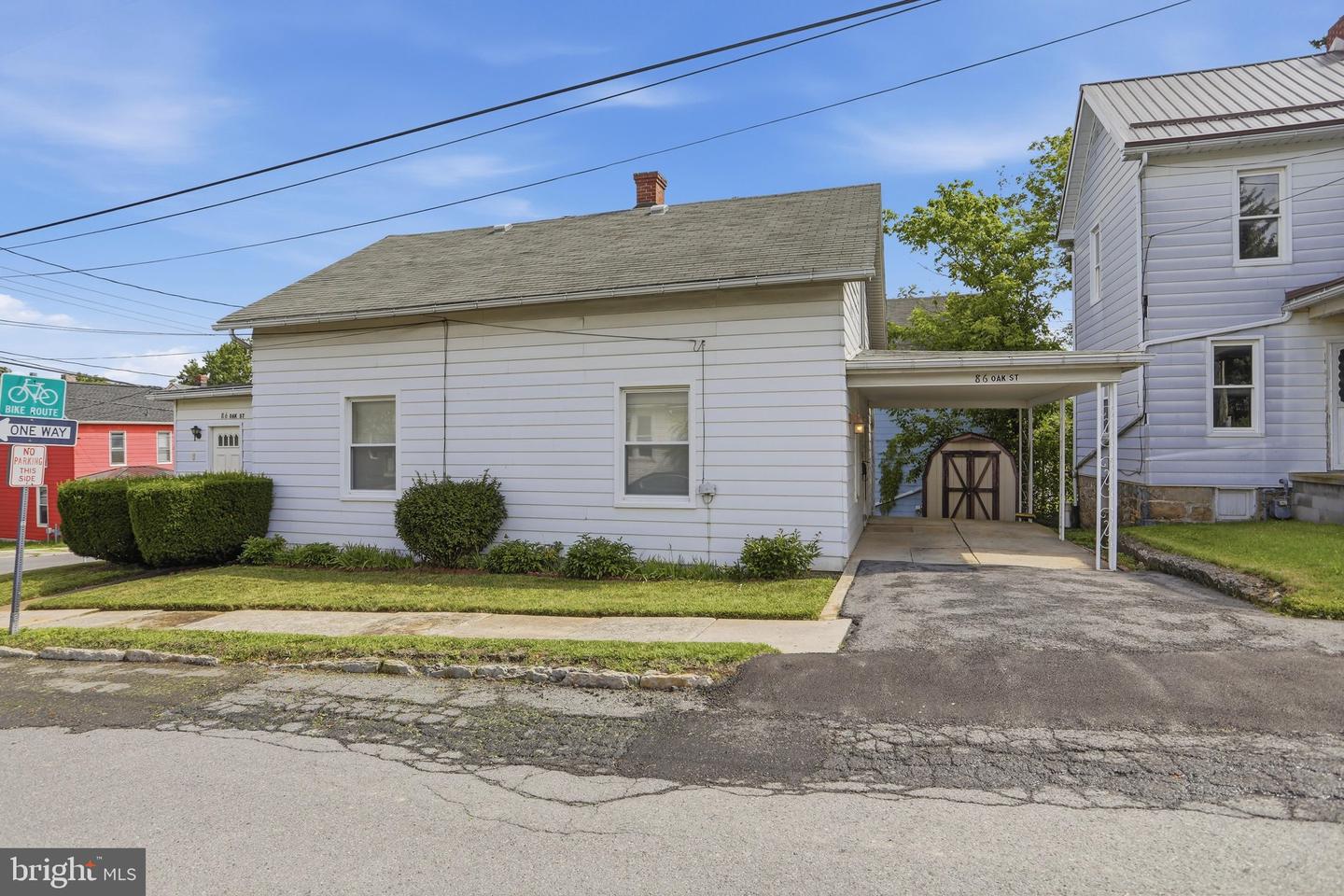 86 Oak St Property Photo 6