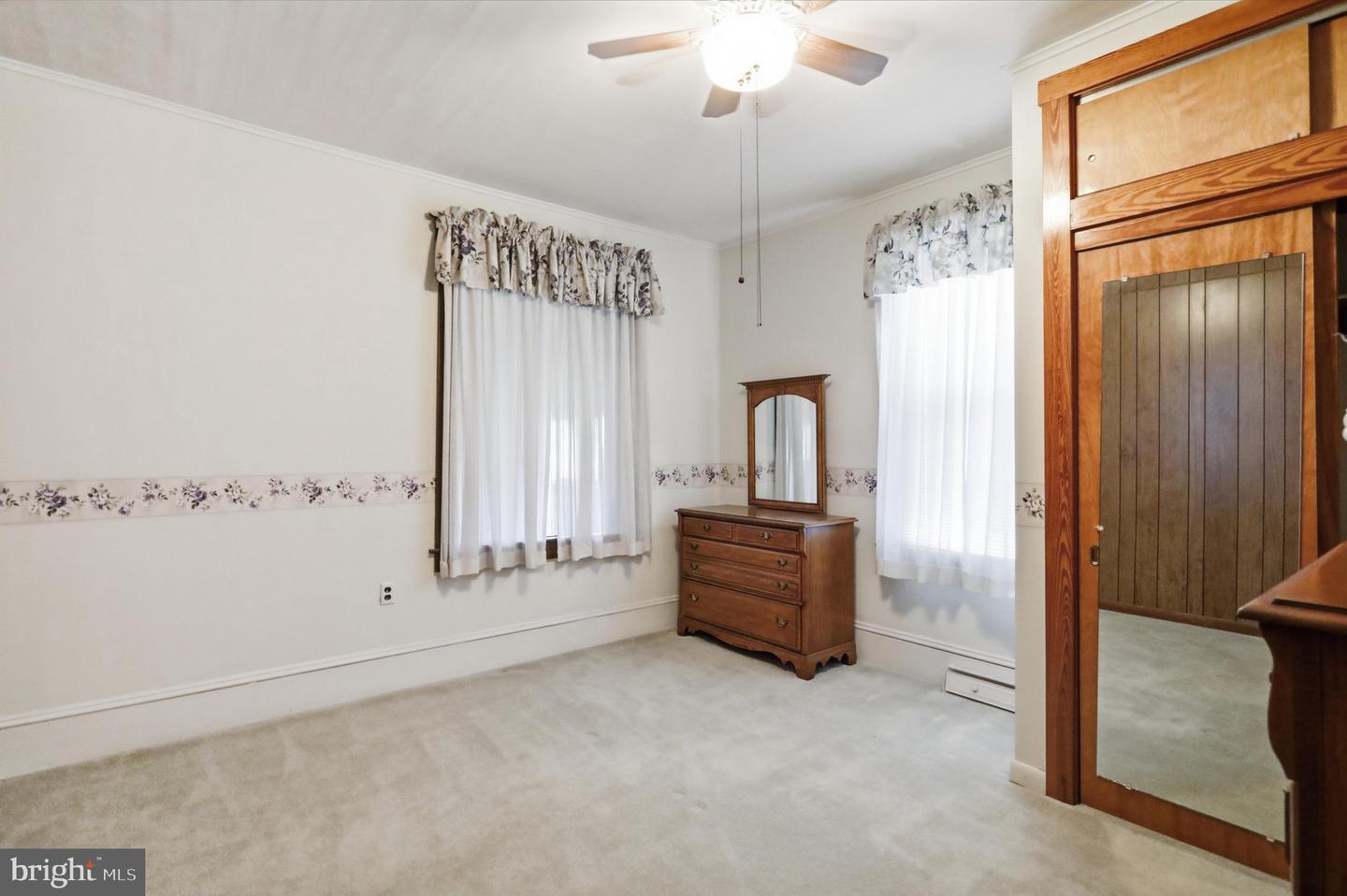 86 Oak St Property Photo 15