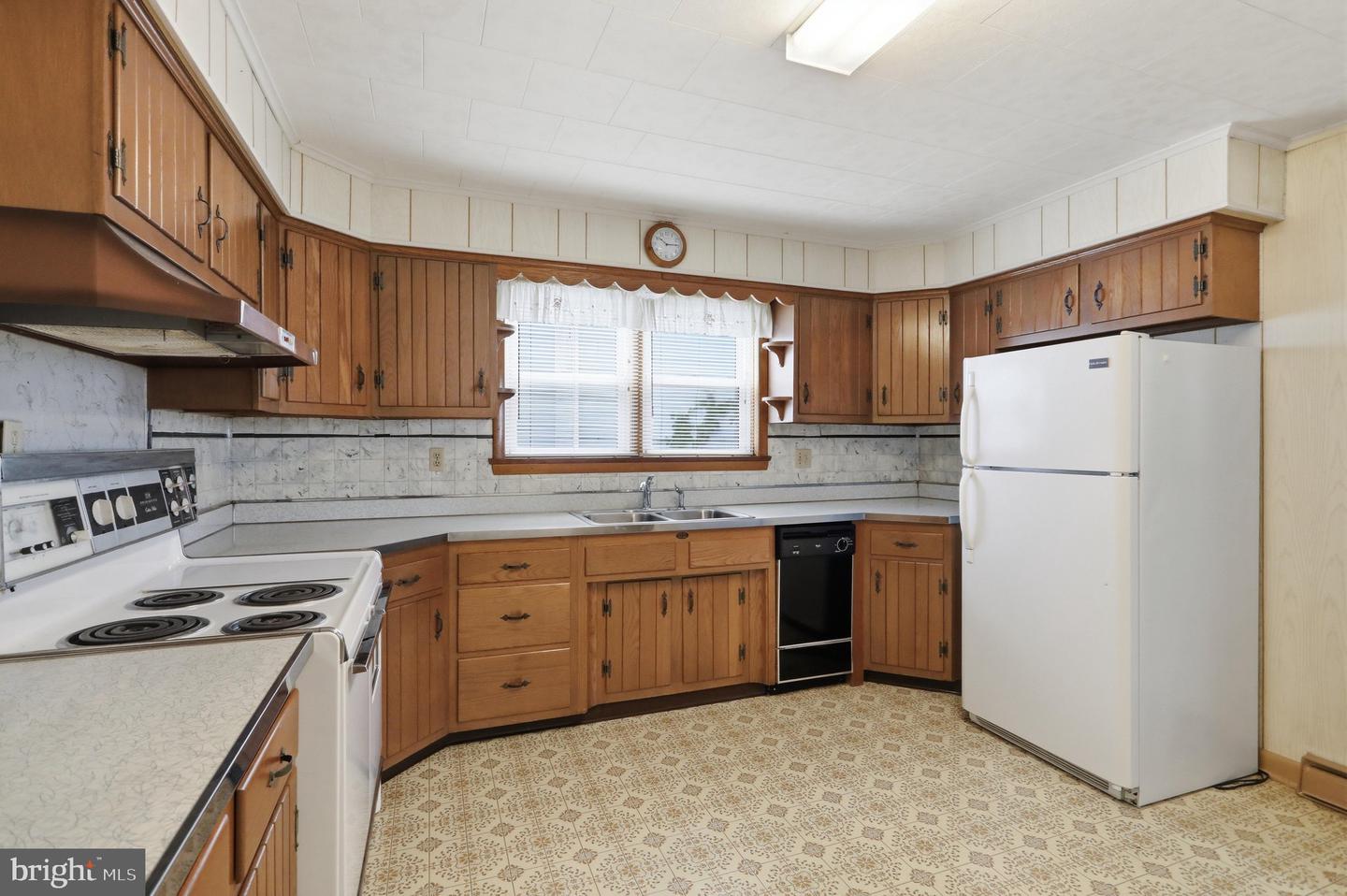 86 Oak St Property Photo 19