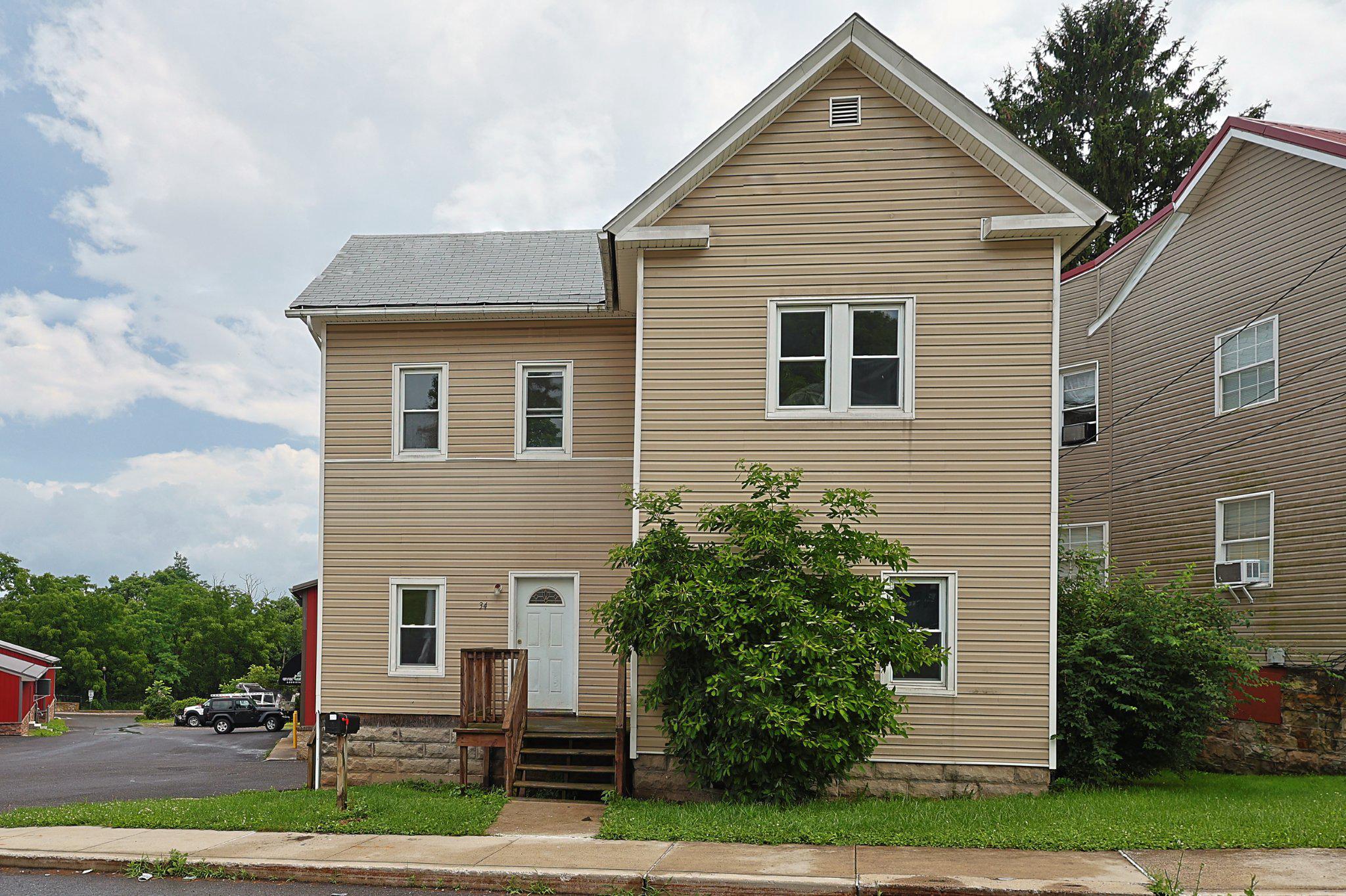 34 Maple St Property Photo 1