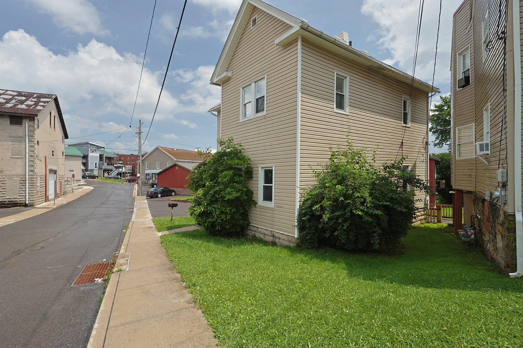 34 Maple St Property Photo 3