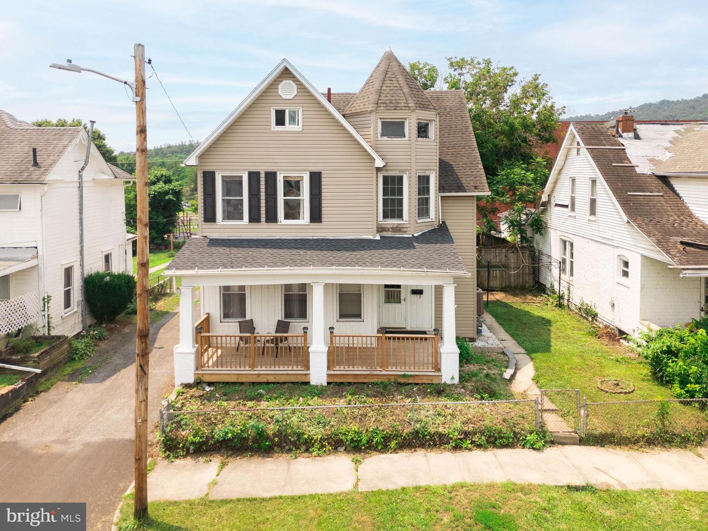121 Humbird St Property Photo 1