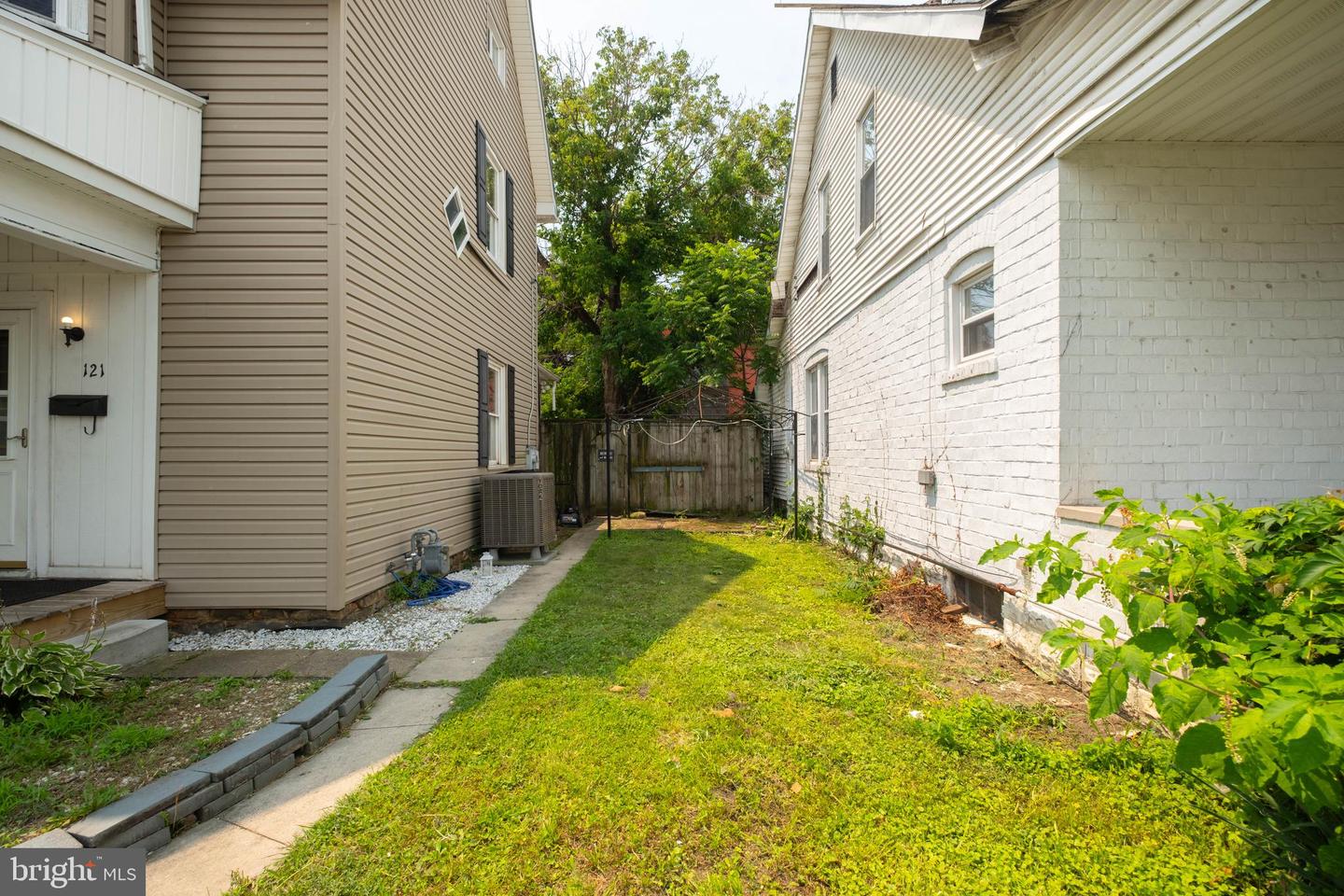 121 Humbird St Property Photo 5