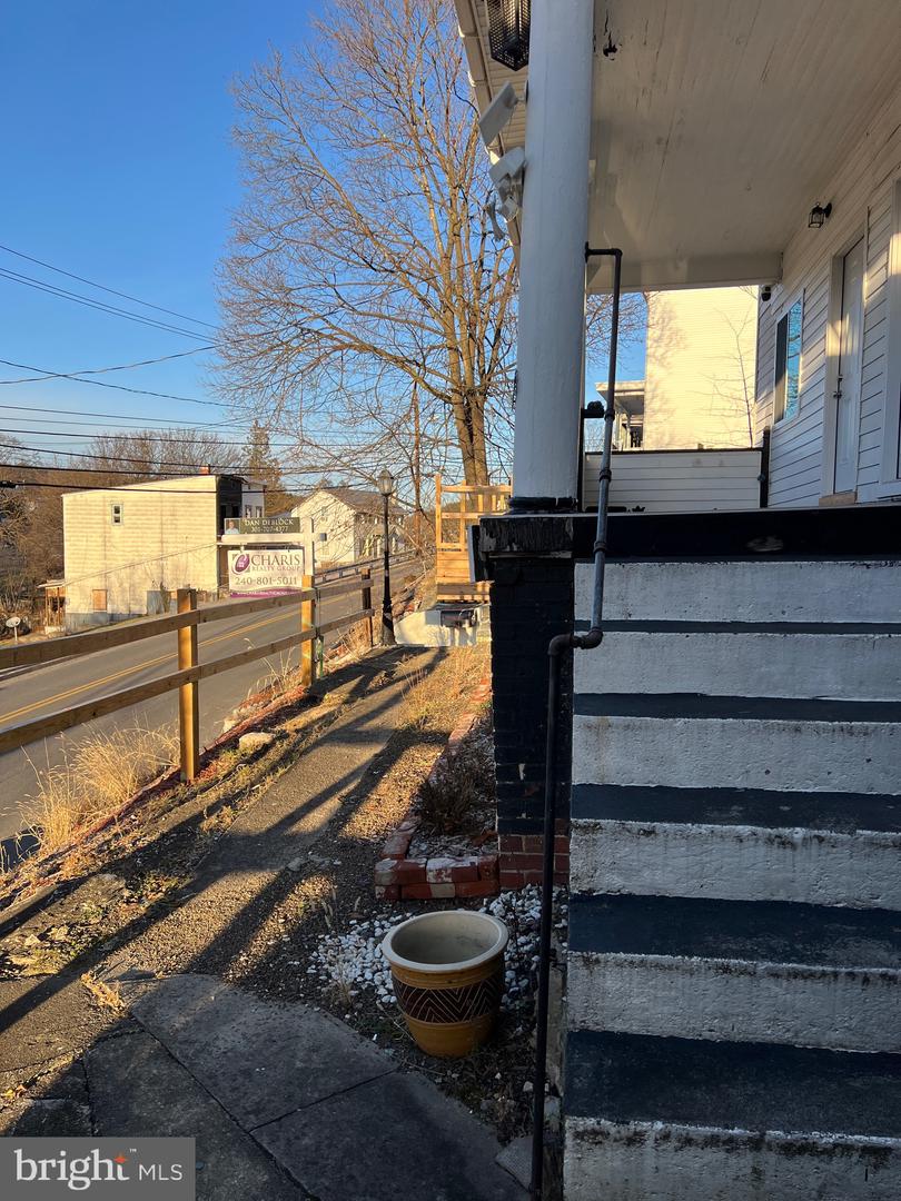 465 Baltimore Ave Property Photo 2