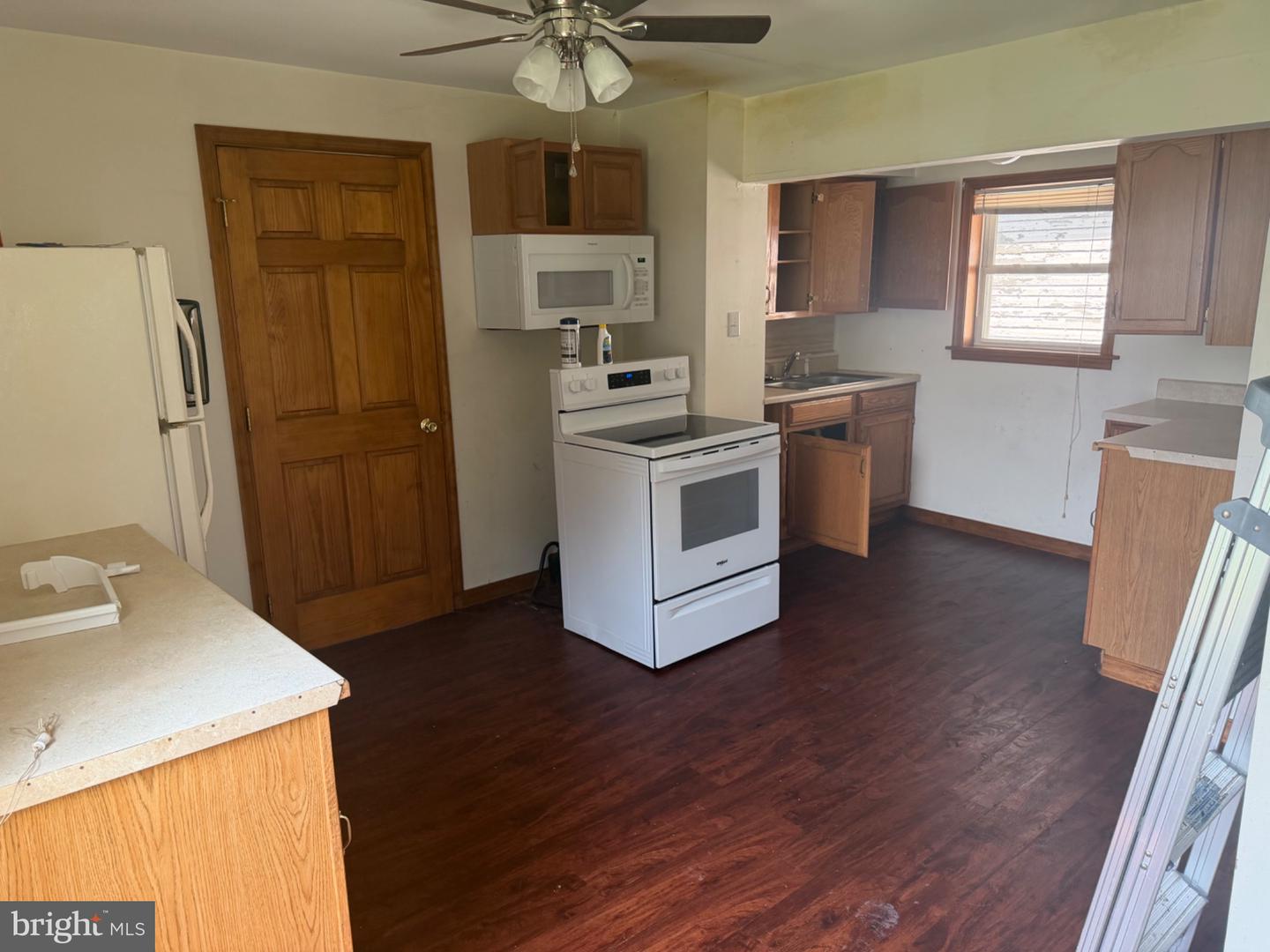 313 S Cedar St Property Photo 5