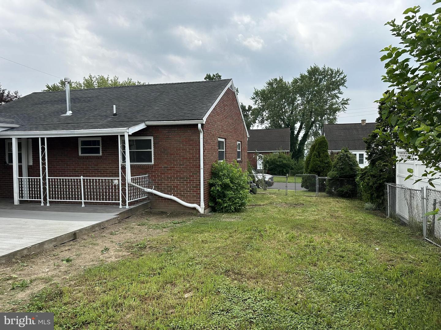 626 Elwood St Property Photo 4