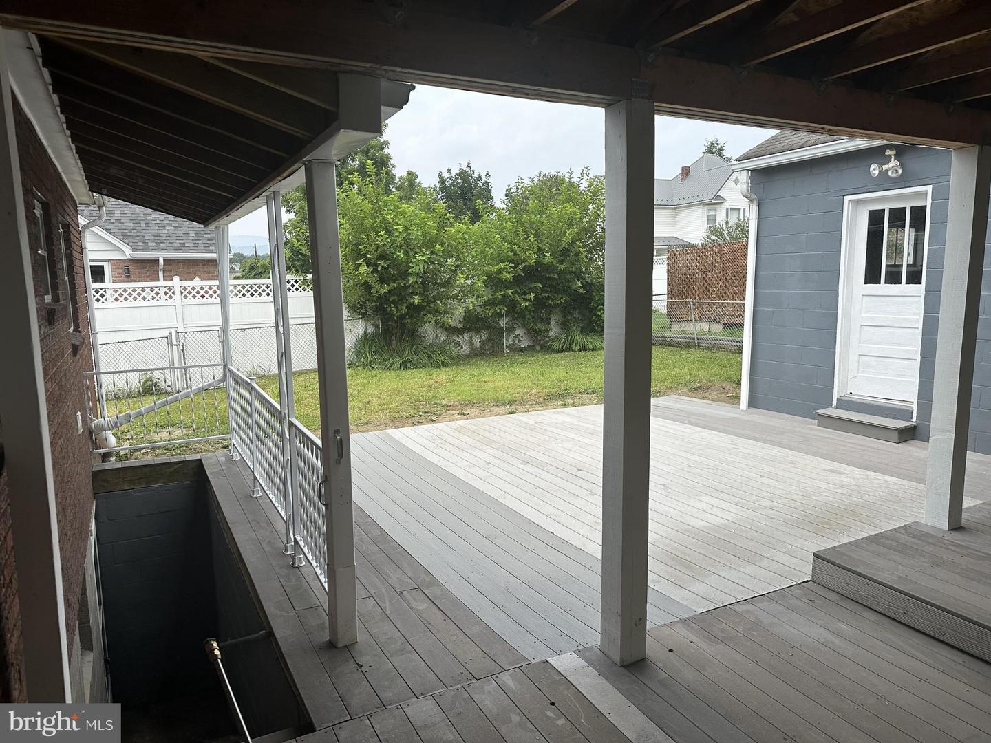 626 Elwood St Property Photo 5
