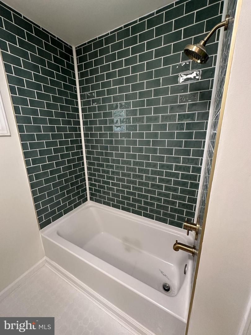 626 Elwood St Property Photo 18