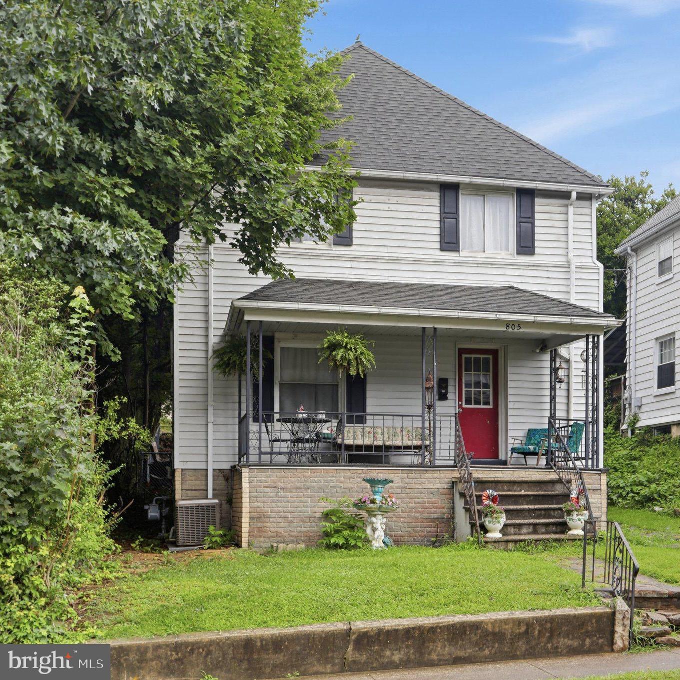805 FAYETTE ST Property Photo 1