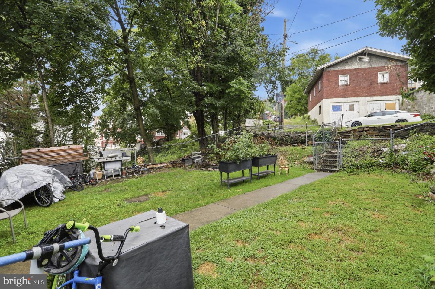 805 Fayette St Property Photo 4