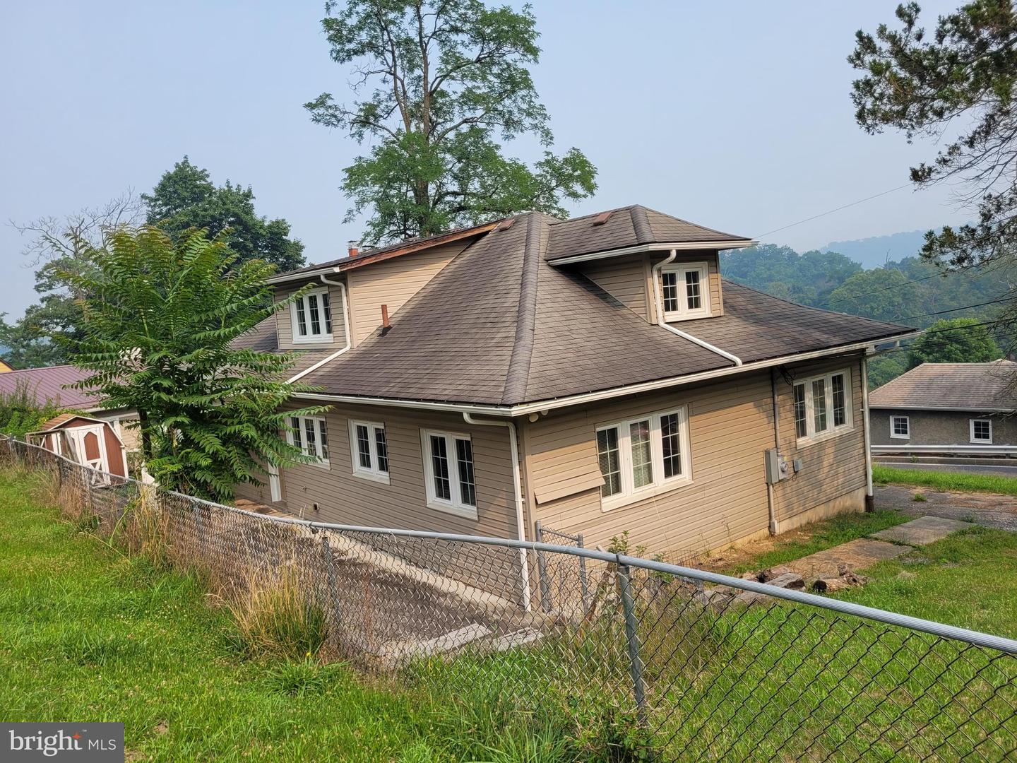 885 Braddock Rd Property Photo 3