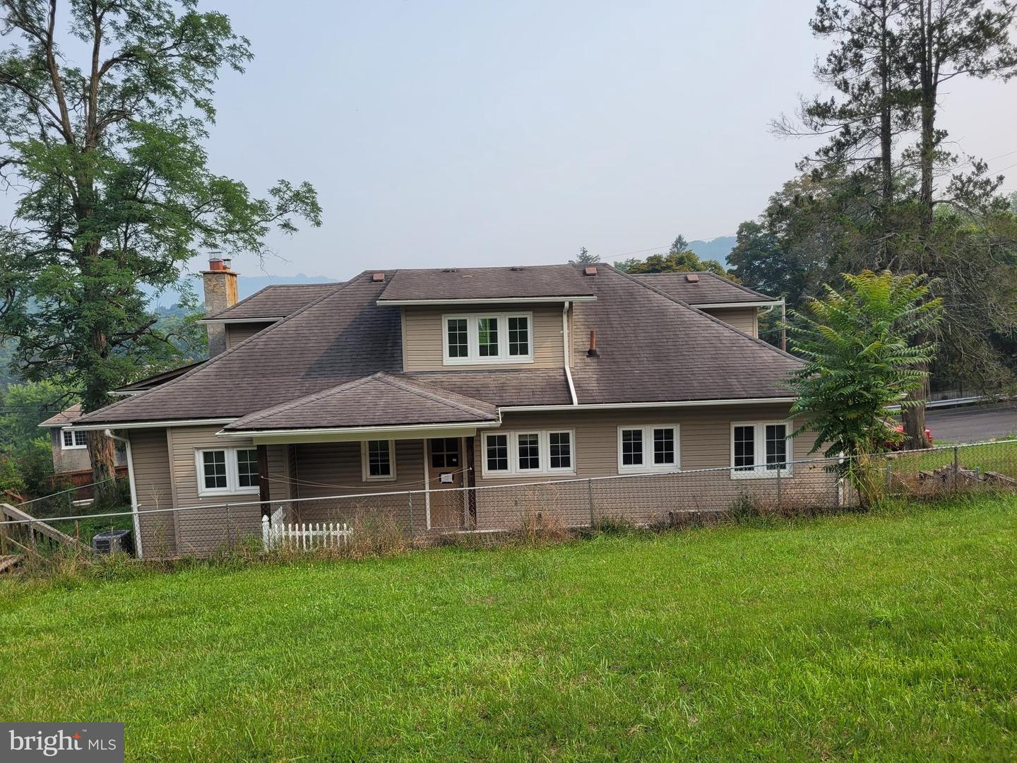 885 Braddock Rd Property Photo 4