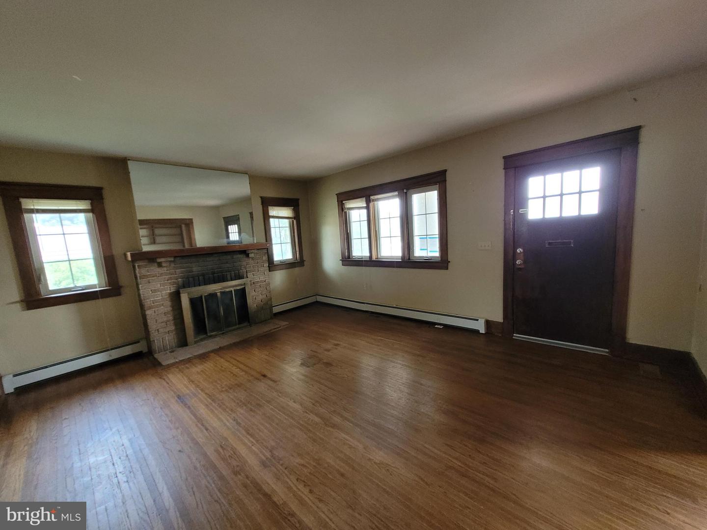 885 Braddock Rd Property Photo 11