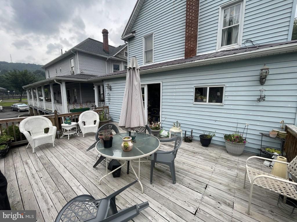 122 Church St Property Photo 6