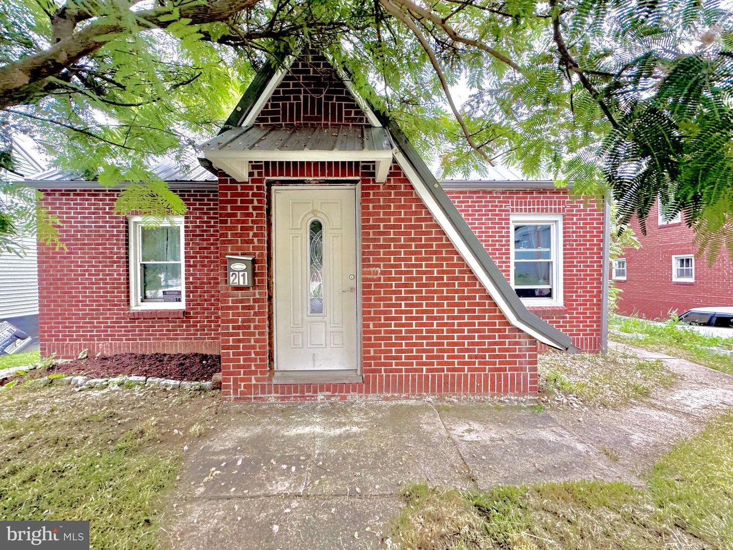 21 Centennial St Property Photo 2