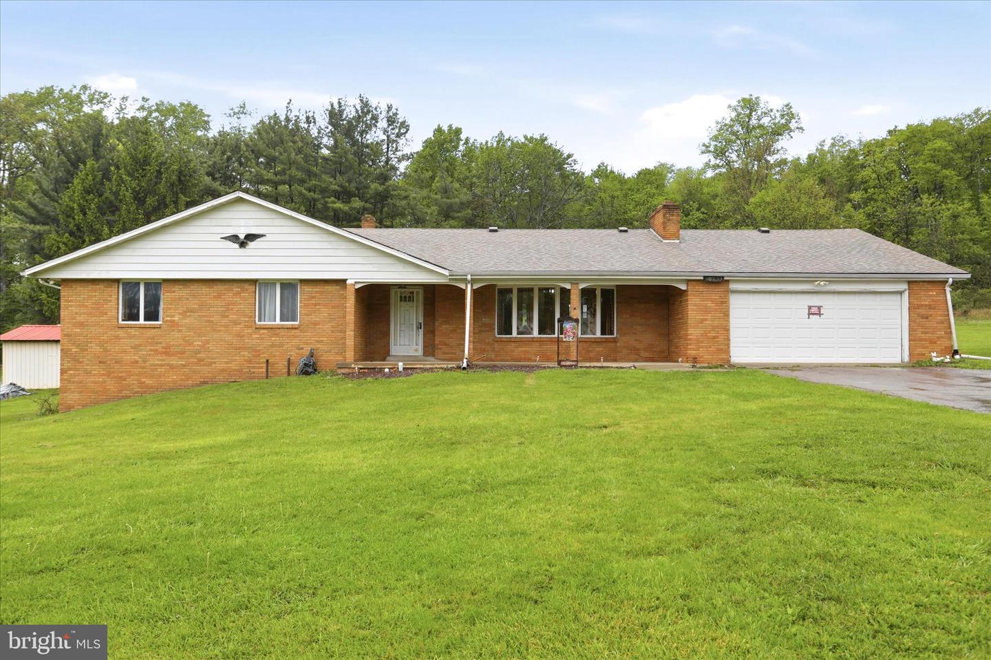 10233 Parkersburg Rd Property Photo 1
